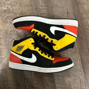 2020 Air Jordan 1 Mid SE 'Amarillo'